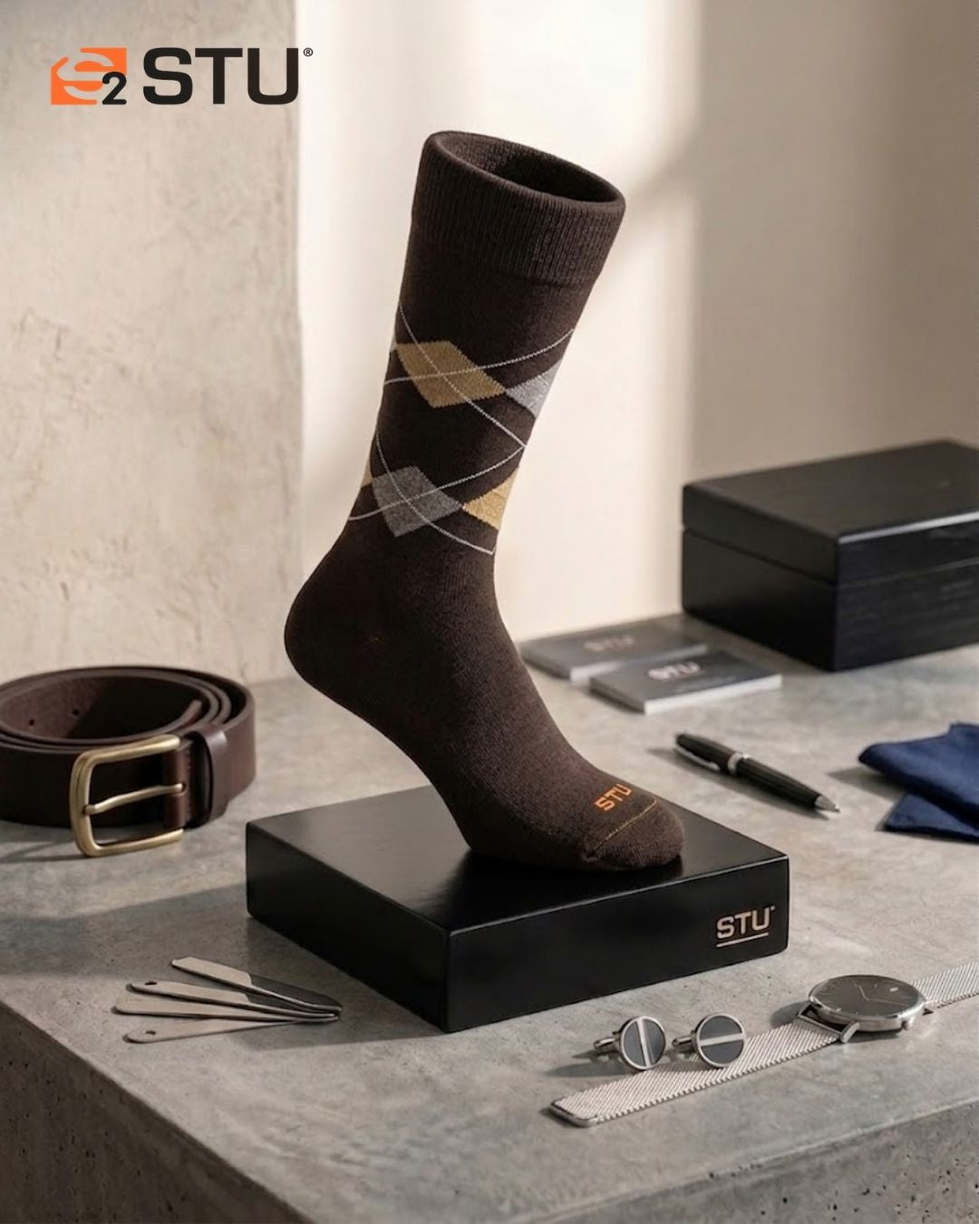 Medias premium STU casuales clasico+ rombo sutil en color marron